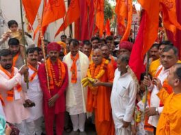 जयकारों के साथ रवाना हुई भन्दे बालाजी धाम की पदयात्रा The padayatra to Bhande Balaji Dham set off amidst chants and cheers.