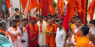 जयकारों के साथ रवाना हुई भन्दे बालाजी धाम की पदयात्रा The padayatra to Bhande Balaji Dham set off amidst chants and cheers.