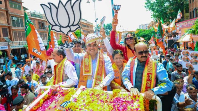 CM highlighted the government's achievements during the roadshow.