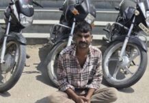 तीन चोरी की बाइक सहित शातिर वाहन चोर गिरफ्तार Cunning vehicle thief arrested with three stolen bikes.
