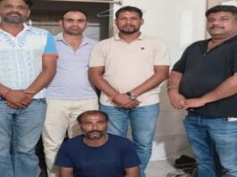 क्रेशर प्लांट पर मजदूर बनकर छिपा था 25 हजार का इनामी तस्कर