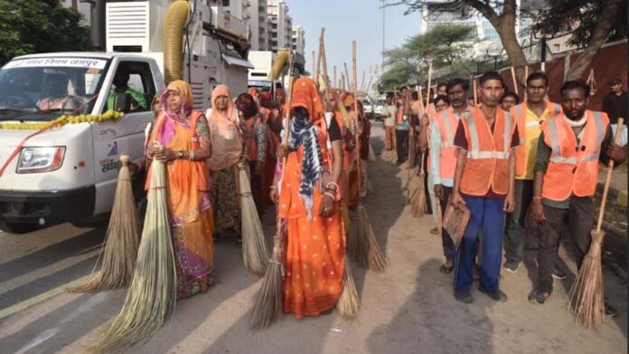 500 tonnes of garbage collected in a single day during the mega cleanliness drive. 500 tonnes of garbage collected in a single day during the mega cleanliness drive.