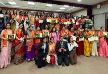 सावित्रीबाई फुले पुरस्कार से 54 महिलाएं सम्मानित 54 women honored with the Savitribai Phule Award.