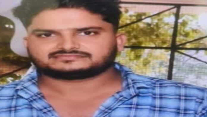 Senior statistical officer of Government of India caught taking bribe of Rs 15,000 Senior statistical officer of Government of India caught taking bribe of Rs 15,000