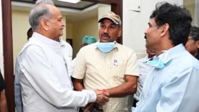 Gehlot visited SMS Hospital and inquired about the condition of the injured firefighters. Gehlot visited SMS Hospital and inquired about the condition of the injured firefighters.