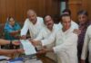 पार्षदों को डराने-धमकाने का आरोप: कांग्रेस ने पुलिस कमिश्नर को सौंपा ज्ञापन Allegation of intimidating councilors