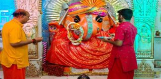 गणेश मंदिरों में मोदकों से सजे भोग और झांकियां, गणेश चतुर्थी तक होंगे विशेष आयोजन