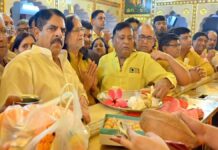 शहर के प्रमुख देवालयों में पहुंचा श्याम बाबा के 34 वें वार्षिकोत्सव का निमंत्रण Invitations for Shyam Baba's 34th anniversary celebration have reached the city's prominent temples.
