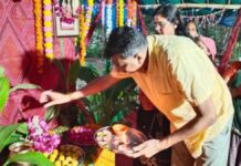 गोबर-मिट्टी और औषधीय बीजों से बने ‘औषधीय धन्वंतरि गणपति’ ‘Medicinal Dhanvantari Ganpati’ made from cow dung, soil, and medicinal seeds.