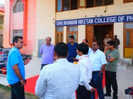 जिला निर्वाचन अधिकारी ने भवानी निकेतन कॉलेज ऑफ फार्मेसी स्थित मतगणना केंद्र पर किया निरीक्षण