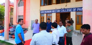 जिला निर्वाचन अधिकारी ने भवानी निकेतन कॉलेज ऑफ फार्मेसी स्थित मतगणना केंद्र पर किया निरीक्षण