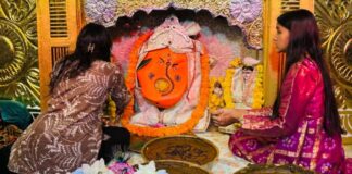परकोटा गणेश मंदिर में गूंजे गणपति के जयकारे: 111 किलो मेहंदी का प्रसाद बांटा