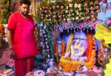 परकोटा गणेश मंदिर में सोने के वर्क से सजे गणेश जी
