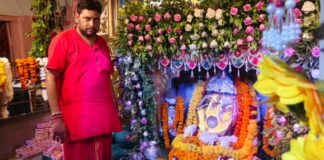 परकोटा गणेश मंदिर में सोने के वर्क से सजे गणेश जी