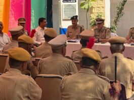 सीमा चौकियों से गांवों तक पहुंचे डीजीपी: जवानों से किया संवाद DGP reaches villages from border outposts; interacts with personnel.