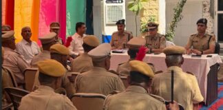सीमा चौकियों से गांवों तक पहुंचे डीजीपी: जवानों से किया संवाद DGP reaches villages from border outposts; interacts with personnel.