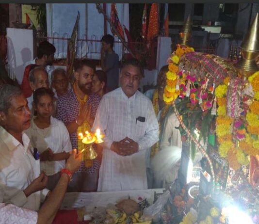 जलझूलनी डोल यात्रा में उमड़ा श्रद्धा का सैलाब: जगह-जगह हुआ भव्य स्वागत