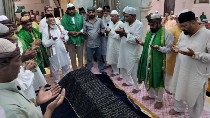 A sea of devotees thronged the 81st Urs of Hazrat Anwar-ur-Rehman Niazi. A sea of devotees thronged the 81st Urs of Hazrat Anwar-ur-Rehman Niazi.