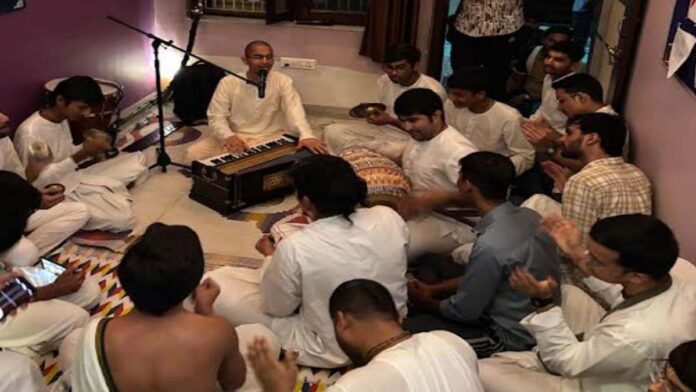 Youth to create history in Gupt Vrindavan Dham. Youth to create history in Gupt Vrindavan Dham.