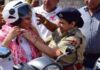 हेलमेट पहनने को लेकर यातायात पुलिस ने चलाया जागरूकता अभियान