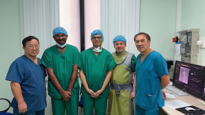 Dr. Kabra underwent specialized training in the modern treatment of complex heart diseases.