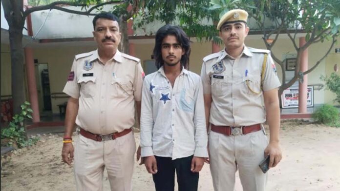Man with ₹10,000 bounty, absconding for three and a half years, arrested. Man with ₹10,000 bounty, absconding for three and a half years, arrested.