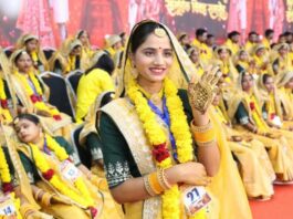 हल्दी-मेहंदी की रस्मों के साथ 50 जोड़ों ने की नई शुरुआत 50 couples embarked on a new journey with Haldi and Mehndi ceremonies.