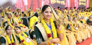 हल्दी-मेहंदी की रस्मों के साथ 50 जोड़ों ने की नई शुरुआत 50 couples embarked on a new journey with Haldi and Mehndi ceremonies.