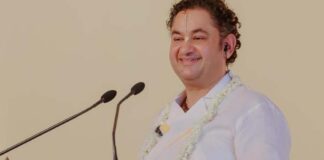 भगवान श्रीकृष्ण के जन्मोत्सव पर बधाई गीतों से गूंज उठा मंदिर परिसर