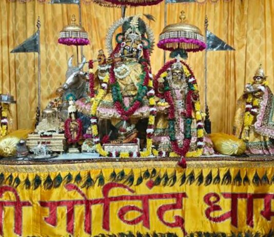 ‘नंद के आनंद भयो, जय कन्हैया लाल की…’गूंज उठी छोटी काशी "Nand ke Anand Bhayo, Jai Kanhaiya Lal Ki..." — the chant echoed through Chhoti Kashi.