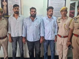 लाठी-डंडों से हमला कर युवती-भतीजे का अपहरण करने वाले तीन आरोपी गिरफ्तार Three accused arrested for abduction and assault with sticks and clubs.