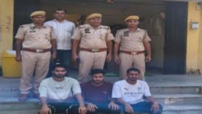 Three miscreants arrested for attacking a hotel manager and his friend with sticks and clubs. Three miscreants arrested for attacking a hotel manager and his friend with sticks and clubs.