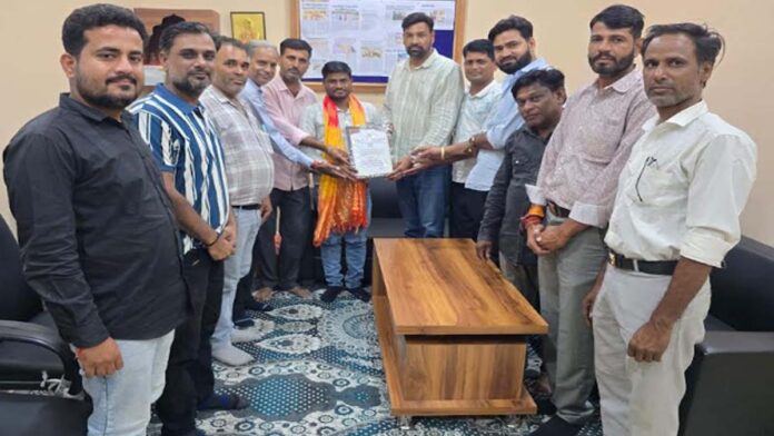 Meeting held regarding the expansion and smooth operation of cow service Meeting held regarding the expansion and smooth operation of cow service