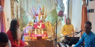 माधव विलास ‘चा राजा’ के दरबार में गूंजा राधा नाम संकीर्तन Chanting of the name 'Radha'