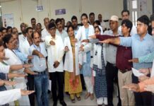 स्वैच्छिक रक्तदान अभियान:जिला कलेक्टर संदेश नायक ने किया रक्तदान