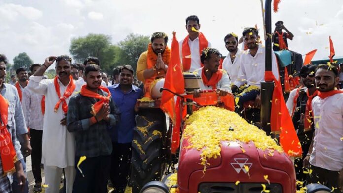 'Bhagwa Sena Bharat' organized a 'Youth Resolve' vehicle rally. 'Bhagwa Sena Bharat' organized a 'Youth Resolve' vehicle rally.