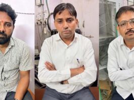 सोलर प्लांट की नेट मीटरिंग के लिए रिश्वत लेते रेलवे इंजीनियर समेत तीन गिरफ्तार Three people, including a railway engineer, arrested for taking a bribe for solar plant net metering.