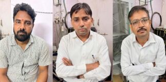 सोलर प्लांट की नेट मीटरिंग के लिए रिश्वत लेते रेलवे इंजीनियर समेत तीन गिरफ्तार Three people, including a railway engineer, arrested for taking a bribe for solar plant net metering.