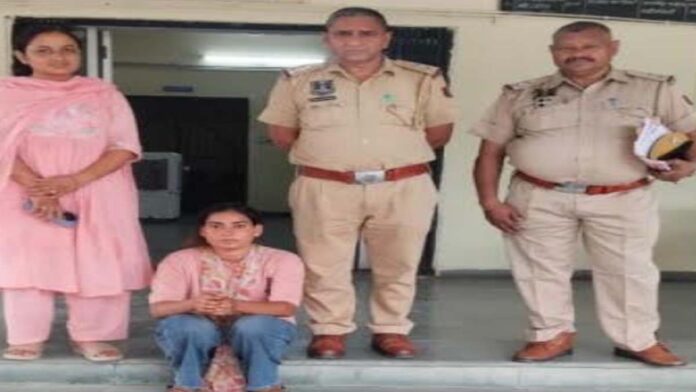 Woman arrested with smack and illicit liquor Woman arrested with smack and illicit liquor