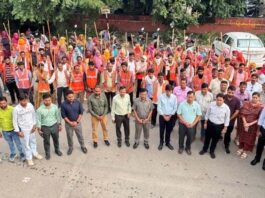 महास्वच्छता अभियान में सफाई कर्मचारियों ने किया 6 हजार टन कचरा साफ Sanitation workers cleared 6000 tonnes of garbage during the mega cleanliness drive.