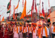 सांगाबाबा महाराज और भगवान जगन्नाथ की भव्य शोभायात्रा निकली A grand procession of Sangababa Maharaj and Lord Jagannath was taken out.