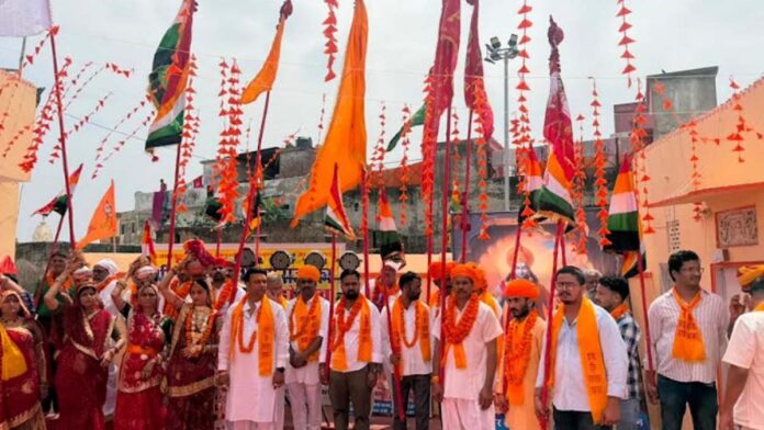 A grand procession of Sangababa Maharaj and Lord Jagannath was taken out.
