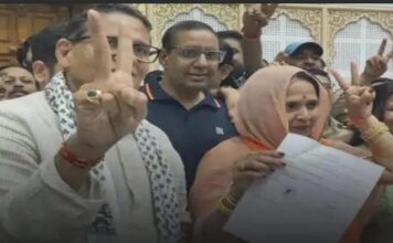 जयपुर नगर निगम में पहली महिला उपमहापौर बनीं सरोज कंवर Saroj Kanwar became the first woman Deputy Mayor of the Jaipur Municipal Corporation.