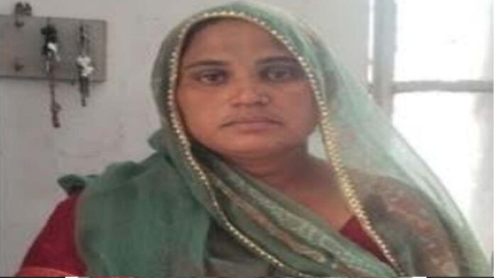 Female smack smuggler arrested Female smack smuggler arrested