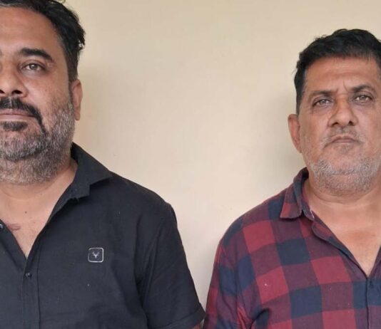 दो करोड़ रुपए के कपड़ा घोटाले का भंडाफोड़