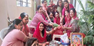 ‘टीजड़ी’ पर्व पर पति की दीर्घायु के लिए महिलाओं ने रखा निर्जला व्रत