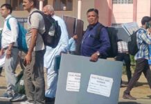 2 हजार 256 बूथों के लिए रवाना हुईं पोलिंग पार्टियां: नगर निगम के 150 वार्डों में आज होगा मतदान Polling parties set off for 2,256 booths.