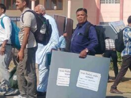 2 हजार 256 बूथों के लिए रवाना हुईं पोलिंग पार्टियां: नगर निगम के 150 वार्डों में आज होगा मतदान Polling parties set off for 2,256 booths.