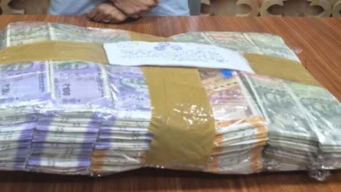 Rs 42 lakh bank robbery case: Girlfriend who conducted recce arrested Rs 42 lakh bank robbery case: Girlfriend who conducted recce arrested