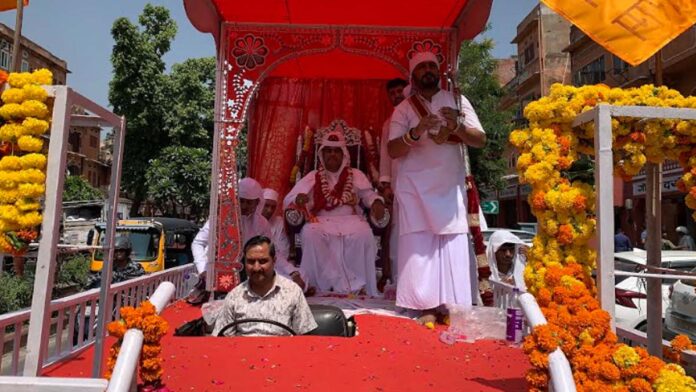 tt Commencement of the 32nd grand foot pilgrimage to Bhairana, the abode of Dadupalka.